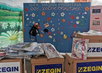 Donacion 400 maska mbrojtëse vizir për nxënësit me prani fizike