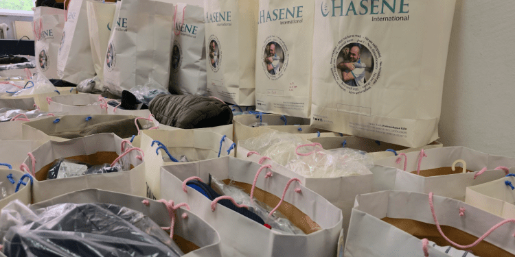 Donacion në veshmbathje për nxënësit me nevojë nga Shoqata Hasene